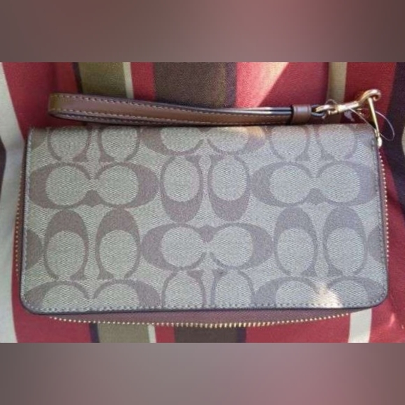 Signature Canvas Coach Big City Tote with Matching Wallet - Picture 5 of 6